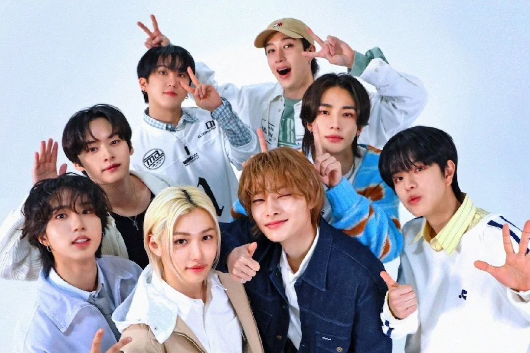 a picture of all of the members of Stray Kids